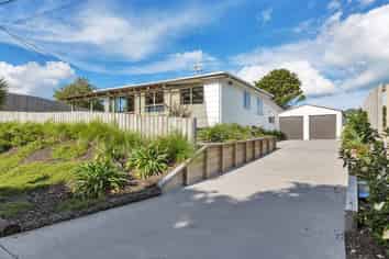 13 Karoro Road, One Tree Point