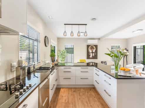 12 Courtneys, West Harbour