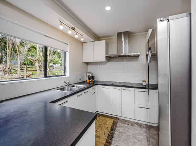 11 Peguero Place, Totara Heights