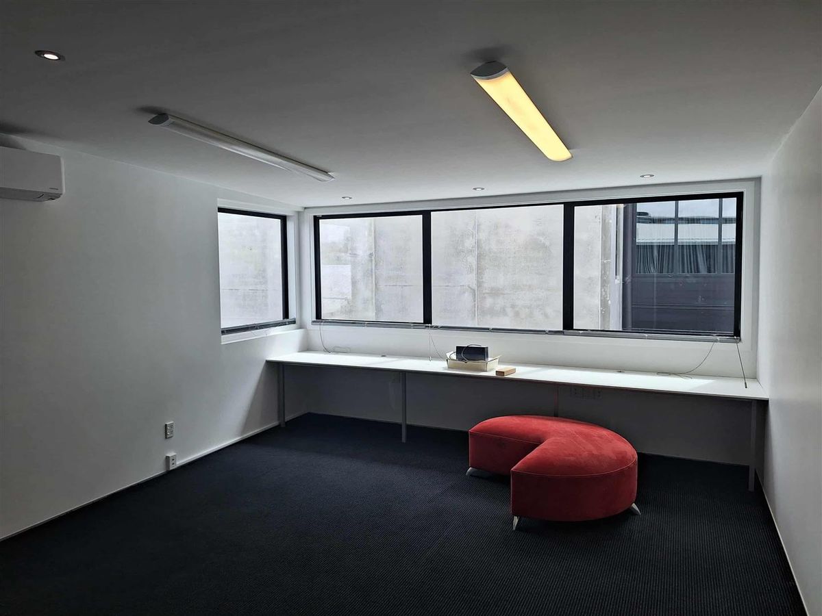 Refurbished and Ready – Two Office Tenancies Available - Ansicht 4