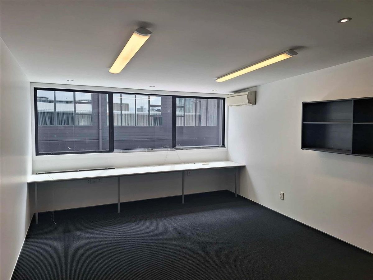 Refurbished and Ready – Two Office Tenancies Available - Ansicht 5