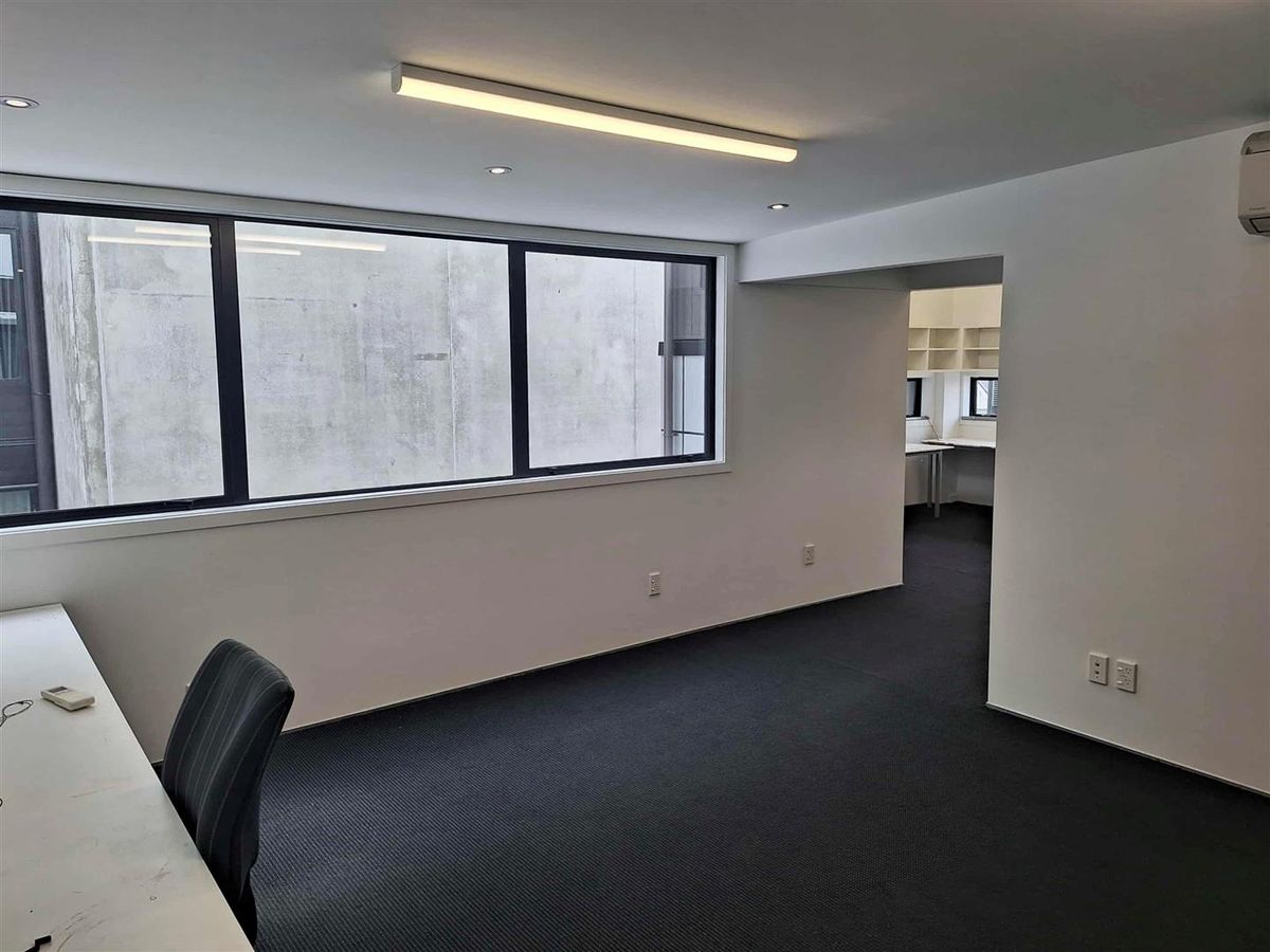 Refurbished and Ready – Two Office Tenancies Available - Ansicht 3