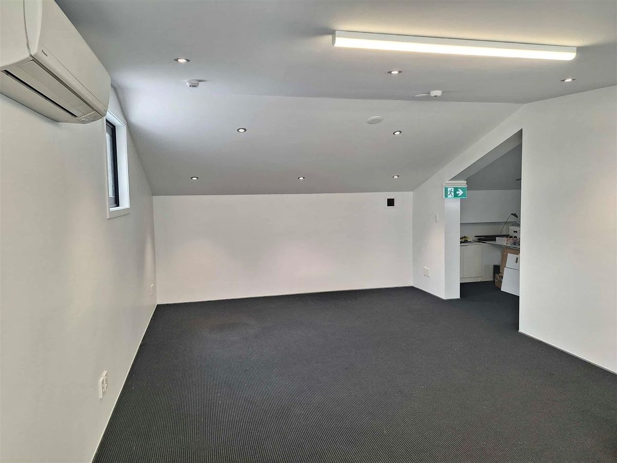 Refurbished and Ready – Two Office Tenancies Available - Ansicht 6