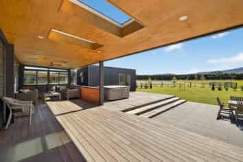 449 Ashley Road, Cust