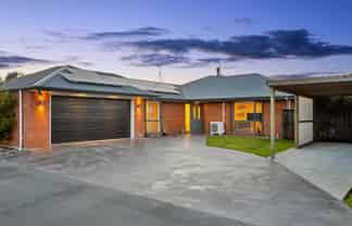 15 Bunting Place, Woodend