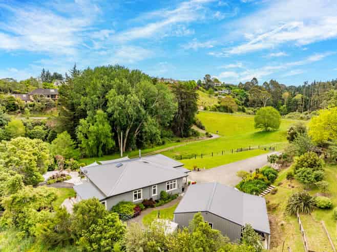 137 Tauroa Road, Havelock North