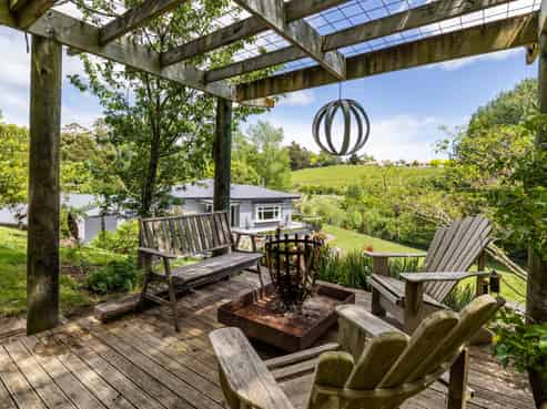 137 Tauroa Road, Havelock North