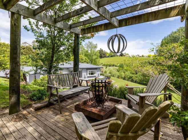 137 Tauroa Road, Havelock North