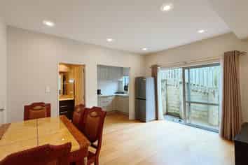 36 Golden Morning Drive, Albany Heights