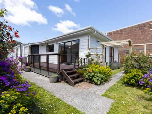 2/184 The Parade, Island Bay