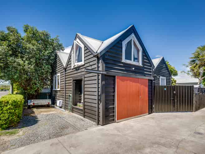 707a Queen Street East, Parkvale