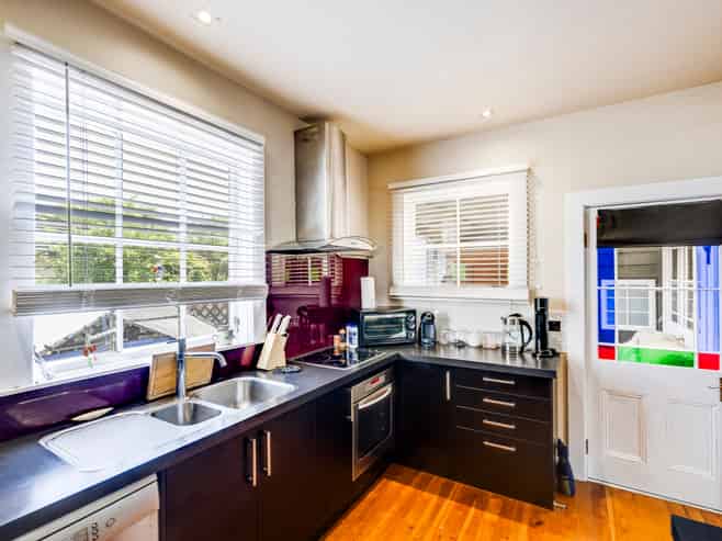 707a Queen Street East, Parkvale