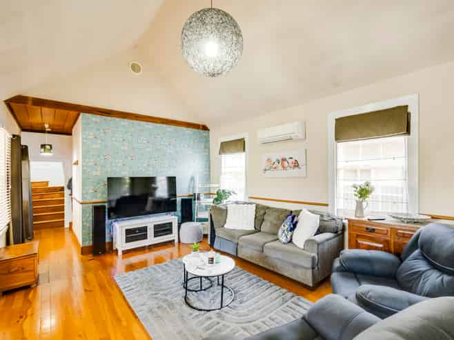 707a Queen Street East, Parkvale