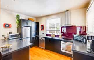 707a Queen Street East, Parkvale