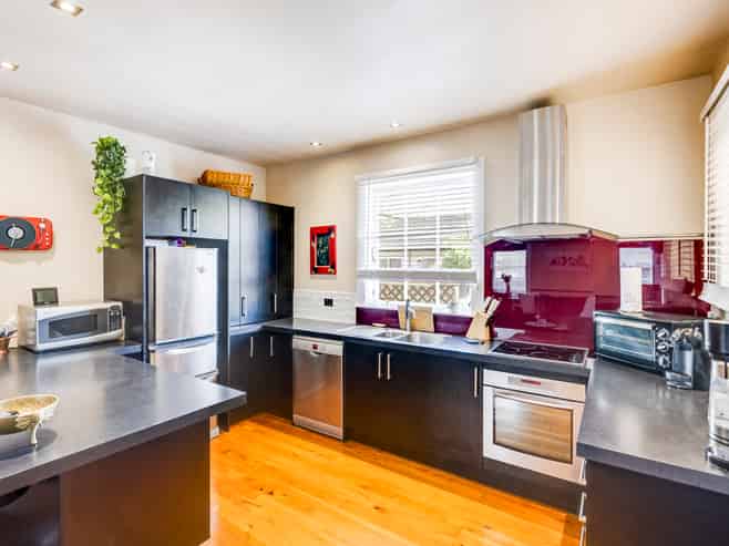 707a Queen Street East, Parkvale