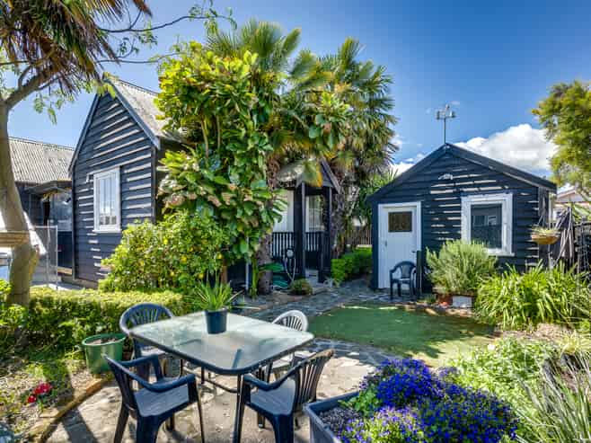 707a Queen Street East, Parkvale