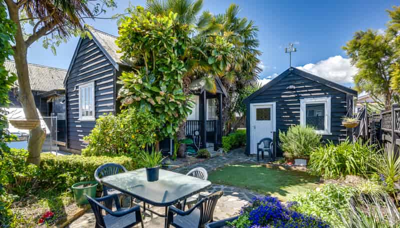 707a Queen Street East, Parkvale