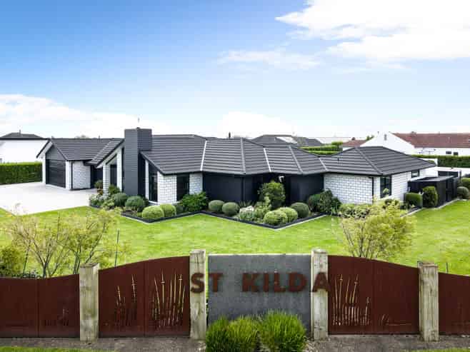 2 Alan Livingston Drive, Cambridge