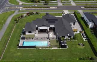 2 Alan Livingston Drive, Cambridge