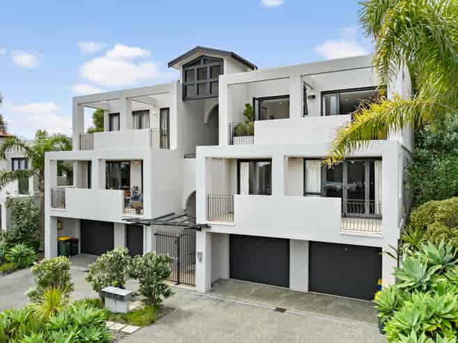 11/5 Monte Cassino Place, Birkdale