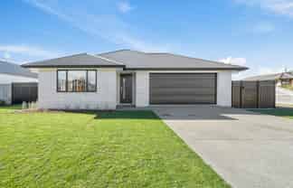 16 Austin Reid, Carterton