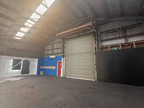 3-Bay Warehouse in Prime Porirua