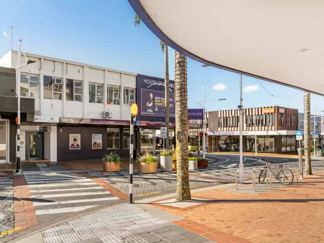 Versatile ground floor corner profile.