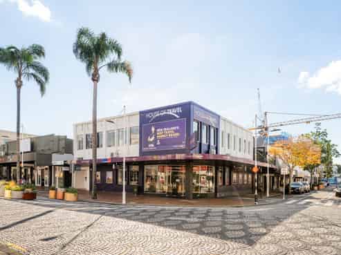 Versatile ground floor corner profile.