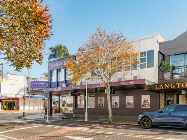 Versatile ground floor corner profile.