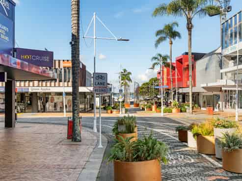 Versatile ground floor corner profile.