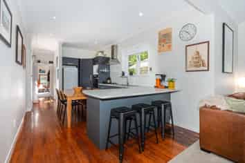 544 Broadway, Strathmore Park