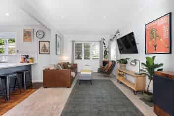 544 Broadway, Strathmore Park