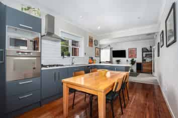 544 Broadway, Strathmore Park