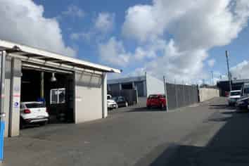 Workshop/yard/fully consented wash-bay