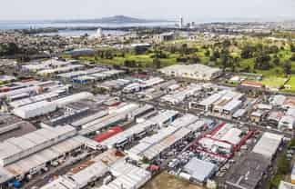 Workshop/yard/fully consented wash-bay