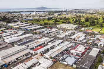 Workshop/yard/fully consented wash-bay