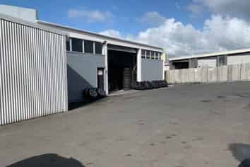 Workshop/yard/fully consented wash-bay