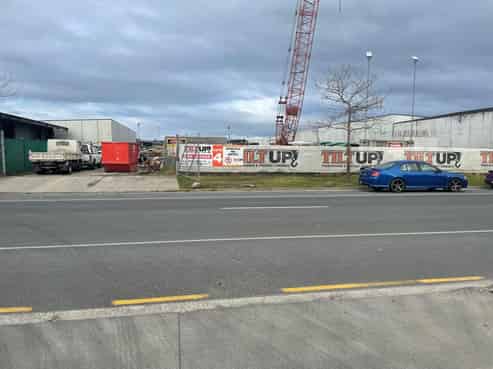 LARGE FENCED YARD - Tauriko