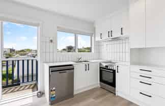 2/24 Sherbourne Road, Mount Eden