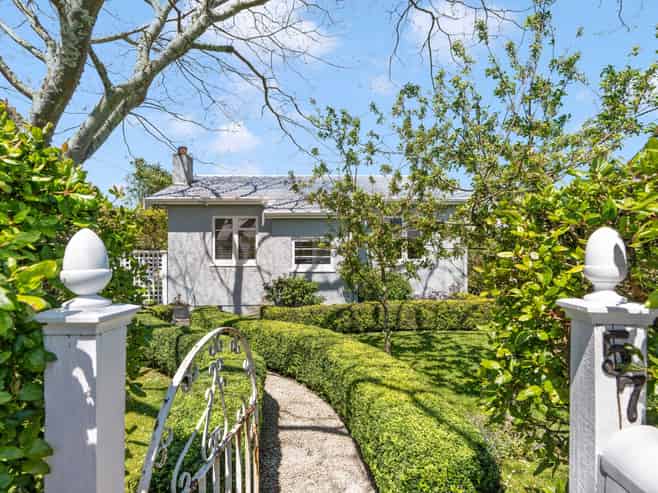 57 Reading Street, Greytown