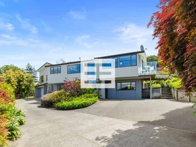 73 Botanical Road, Avenues