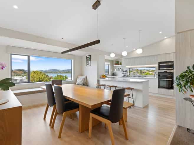 73 Botanical Road, Avenues