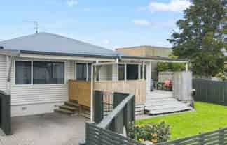 11 Russell Road, FAIRY SPRINGS