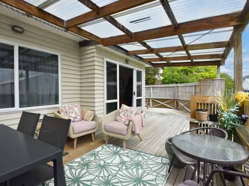 11 Russell Road, FAIRY SPRINGS