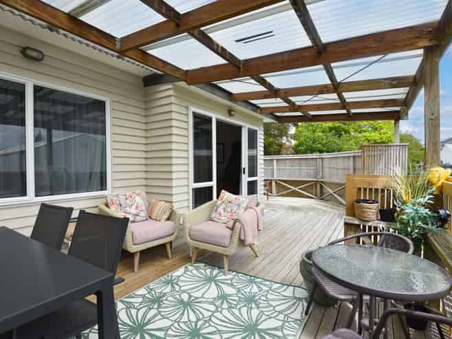 11 Russell Road, FAIRY SPRINGS