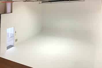 FULLY REFURBISHED ON THE CITY FRINGE
