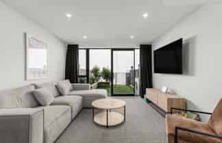 8 Te Ara O Te Amo Hohipene, Petone