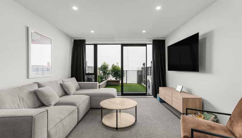 8 Te Ara O Te Amo Hohipene, Petone