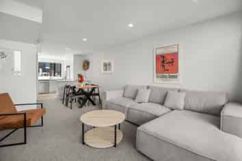 8 Te Ara O Te Amo Hohipene, Petone