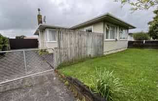 8 Stephens Crescent, Highbury